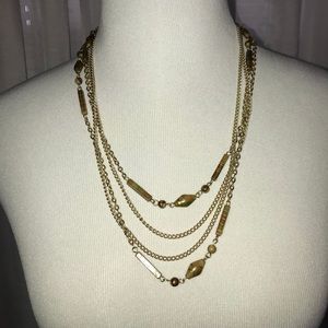 🌸 Gold toned beaded necklace